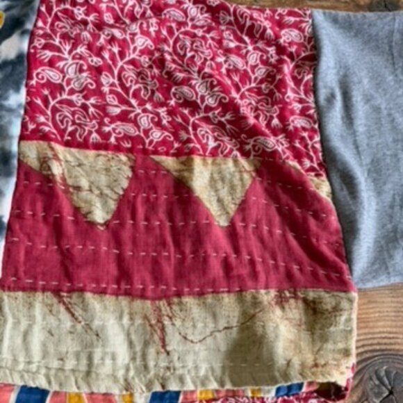 BROKEN BANDIT CUSTOM DESIGNED VINTAGE WOODSTOCK AND KANTHA TOP - Picture 10 of 11